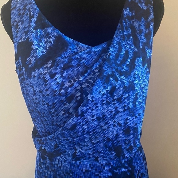 Ann Taylor sleeveless silky dress NWT in cobalt blue and black geo print sz 8 - Picture 6 of 8